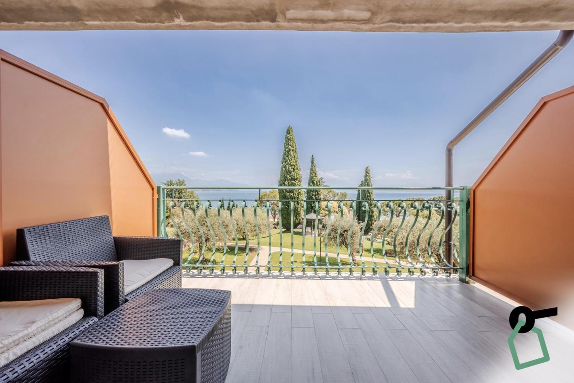 ديسينسانو ديل غاردا Hotiday Apartment Collection - Desenzano المظهر الخارجي الصورة