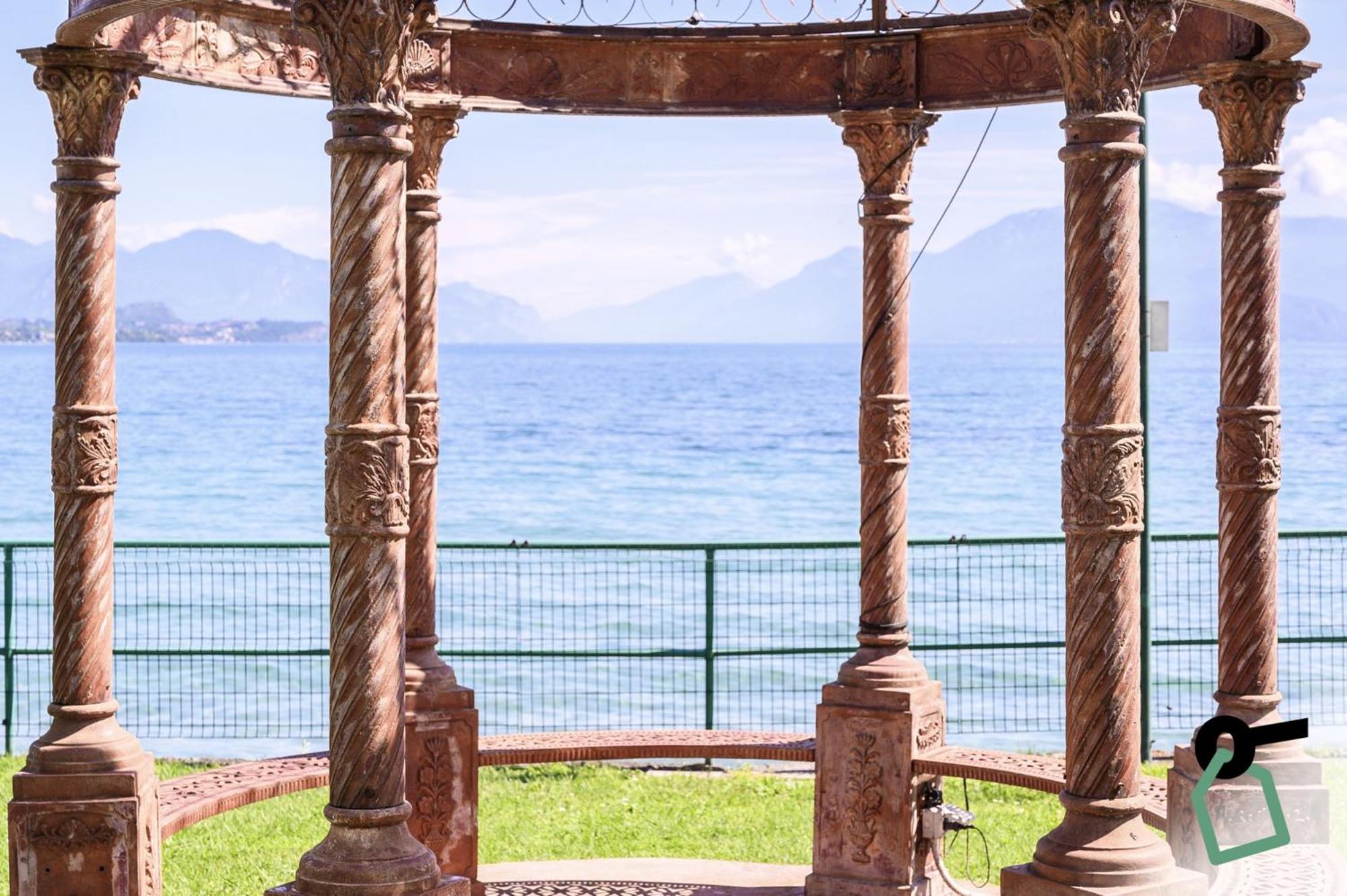 ديسينسانو ديل غاردا Hotiday Apartment Collection - Desenzano المظهر الخارجي الصورة