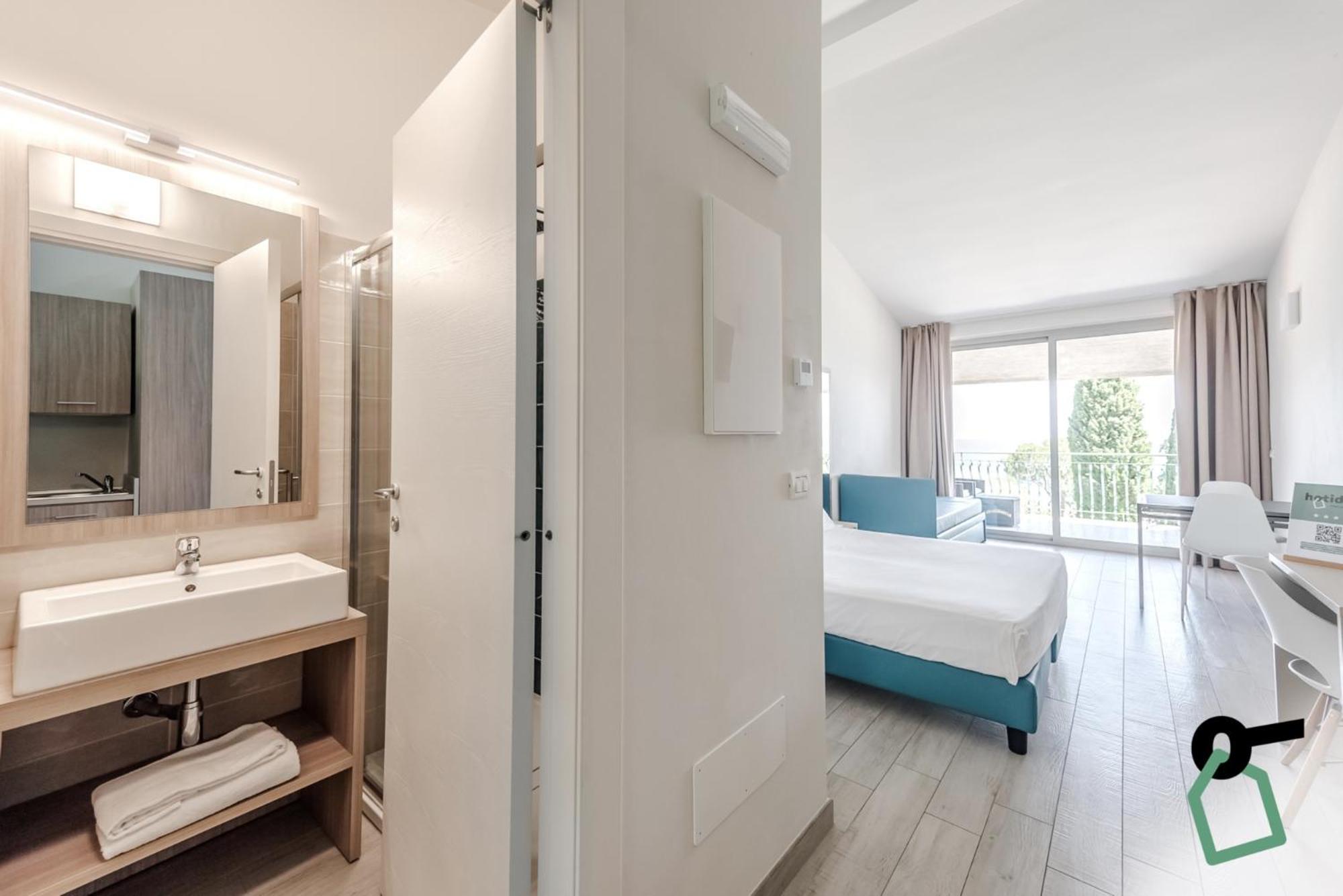 ديسينسانو ديل غاردا Hotiday Apartment Collection - Desenzano المظهر الخارجي الصورة