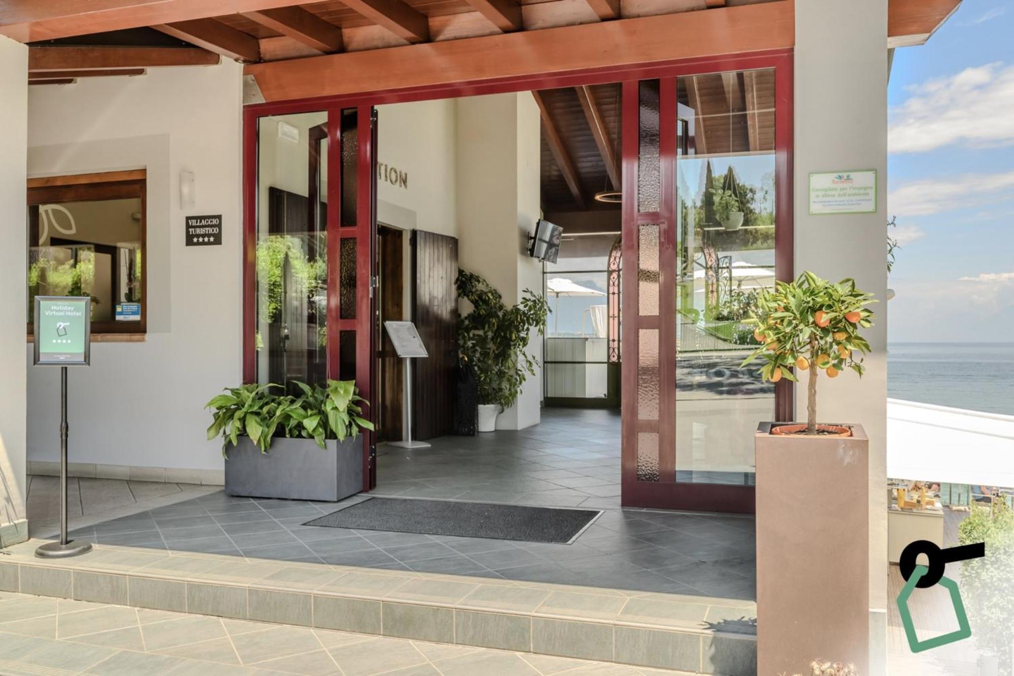 ديسينسانو ديل غاردا Hotiday Apartment Collection - Desenzano المظهر الخارجي الصورة