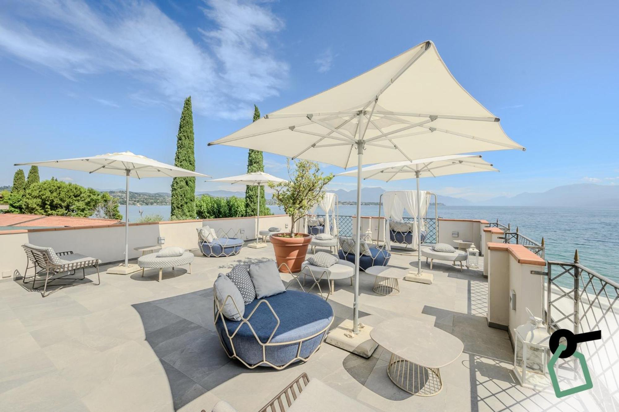 ديسينسانو ديل غاردا Hotiday Apartment Collection - Desenzano المظهر الخارجي الصورة