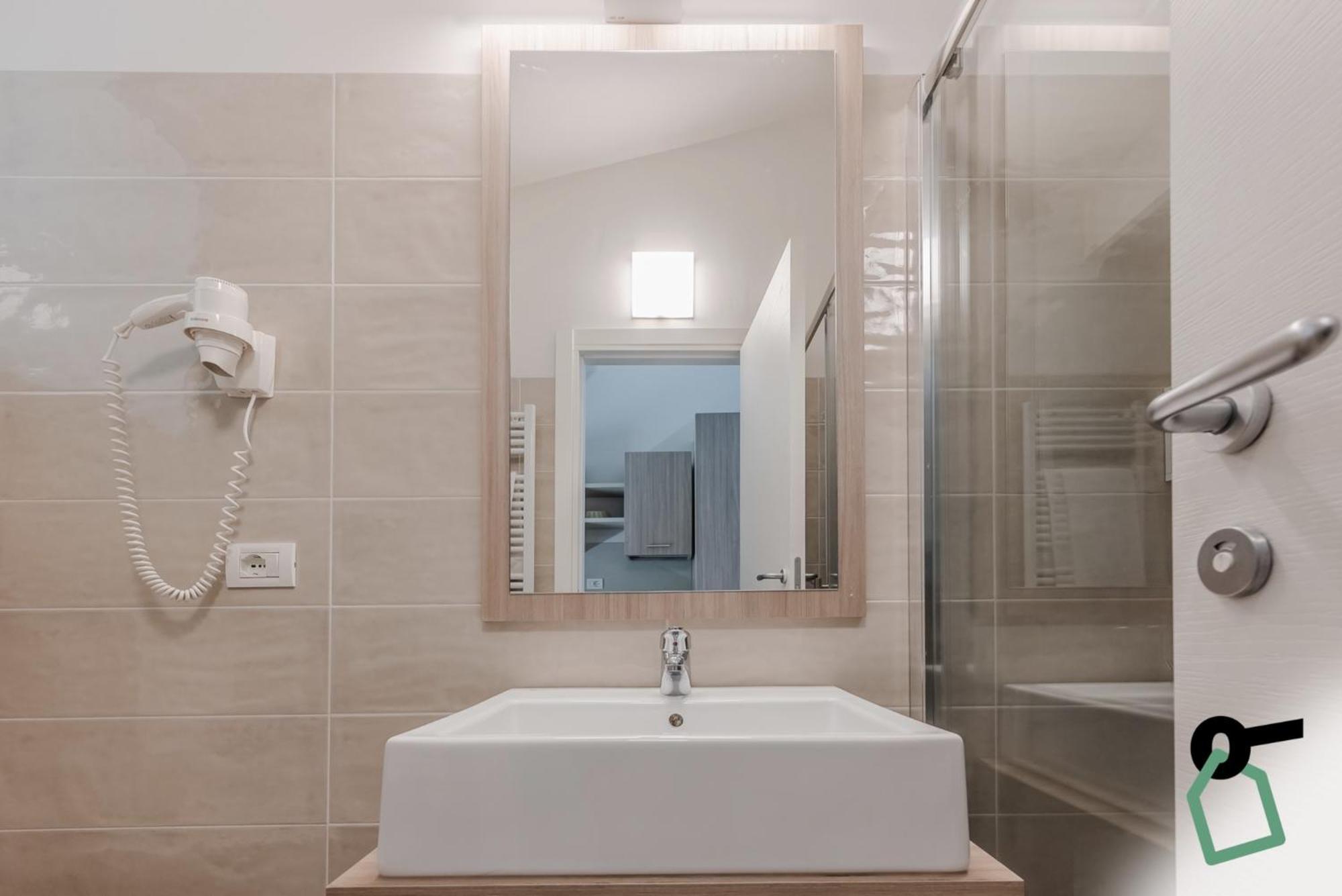 ديسينسانو ديل غاردا Hotiday Apartment Collection - Desenzano المظهر الخارجي الصورة
