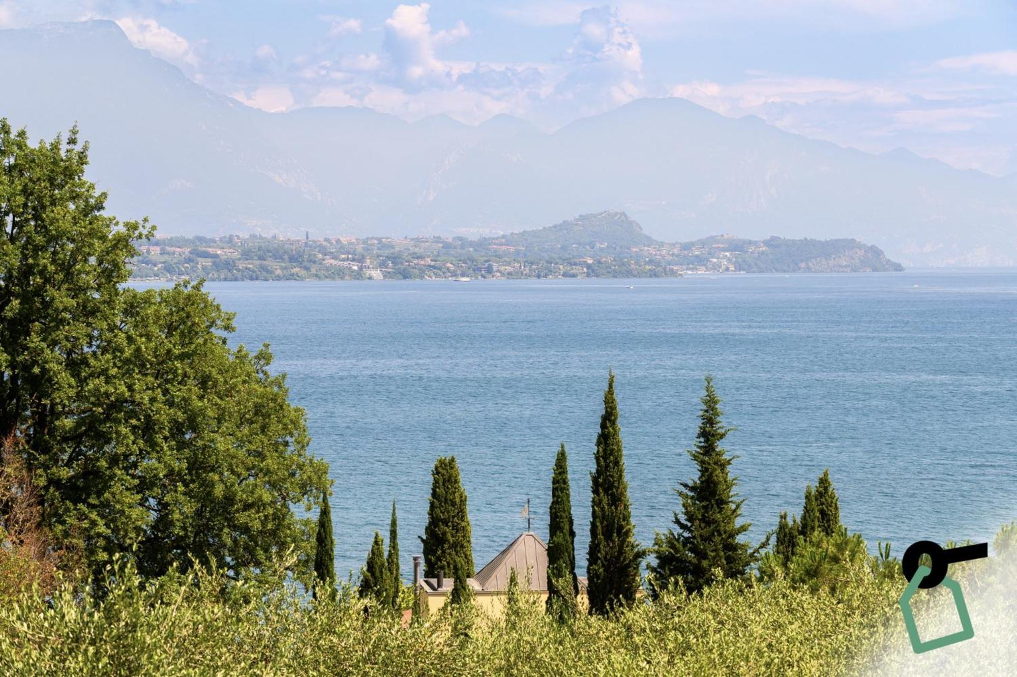 ديسينسانو ديل غاردا Hotiday Apartment Collection - Desenzano المظهر الخارجي الصورة