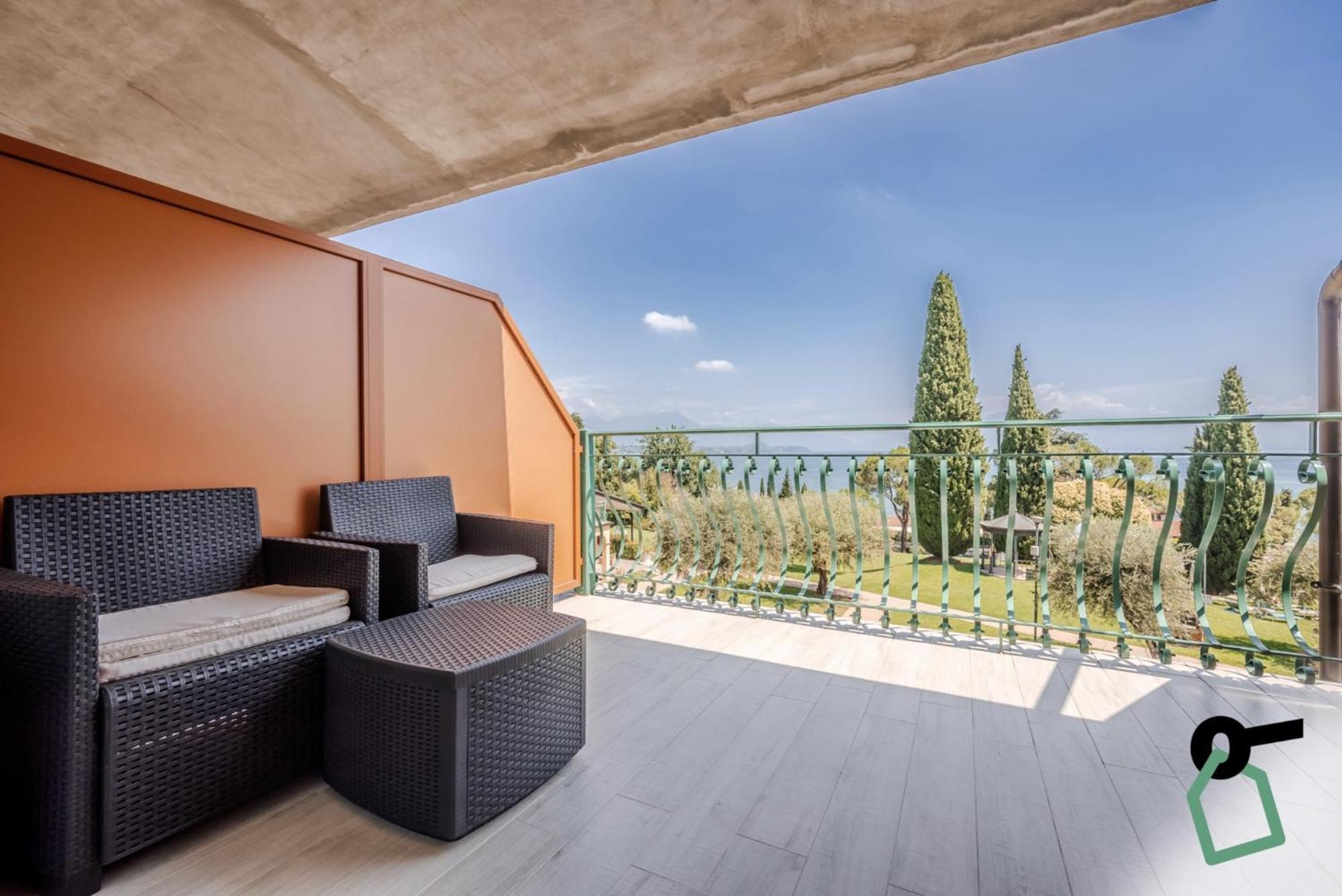 ديسينسانو ديل غاردا Hotiday Apartment Collection - Desenzano المظهر الخارجي الصورة