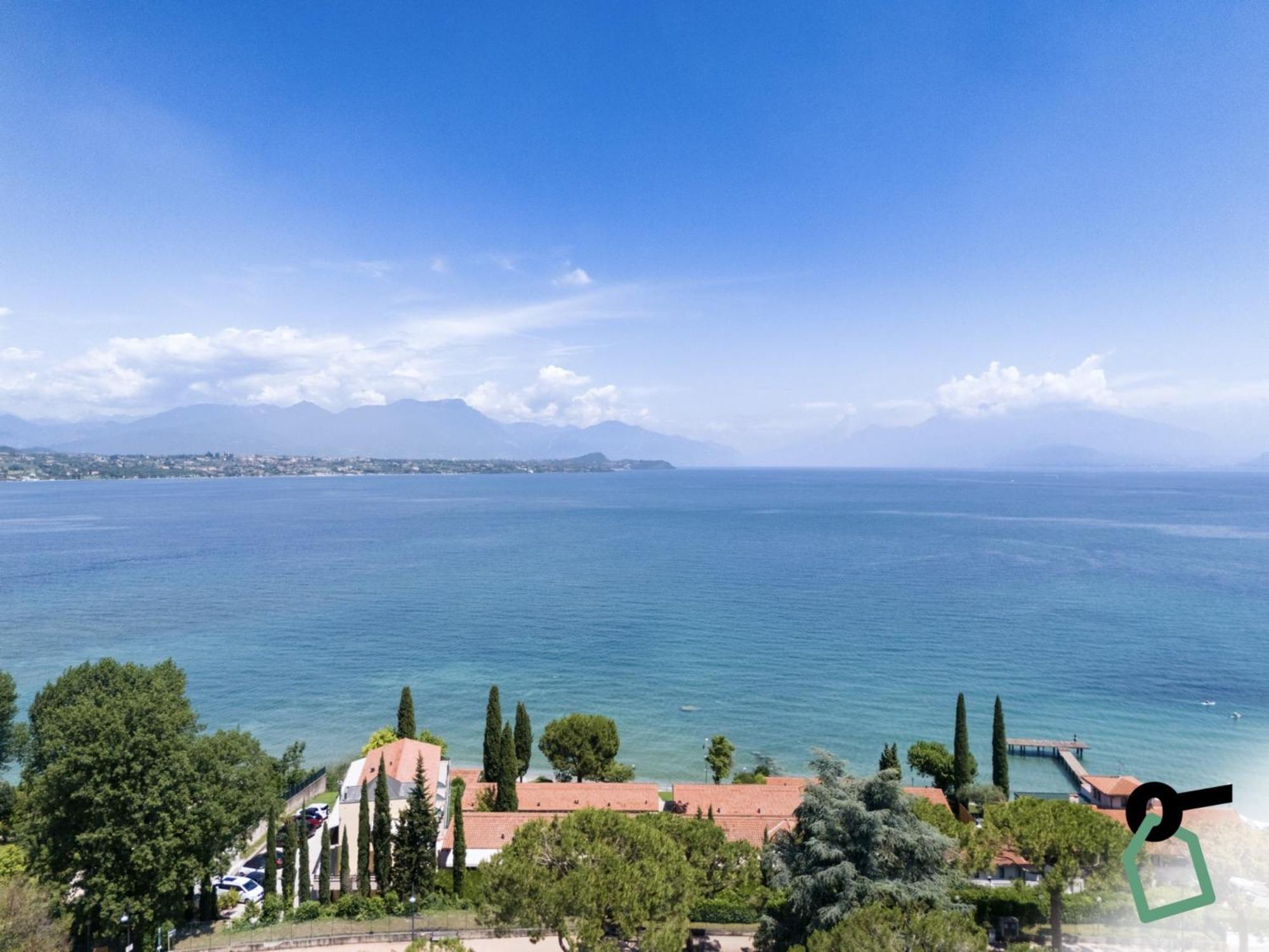 ديسينسانو ديل غاردا Hotiday Apartment Collection - Desenzano المظهر الخارجي الصورة