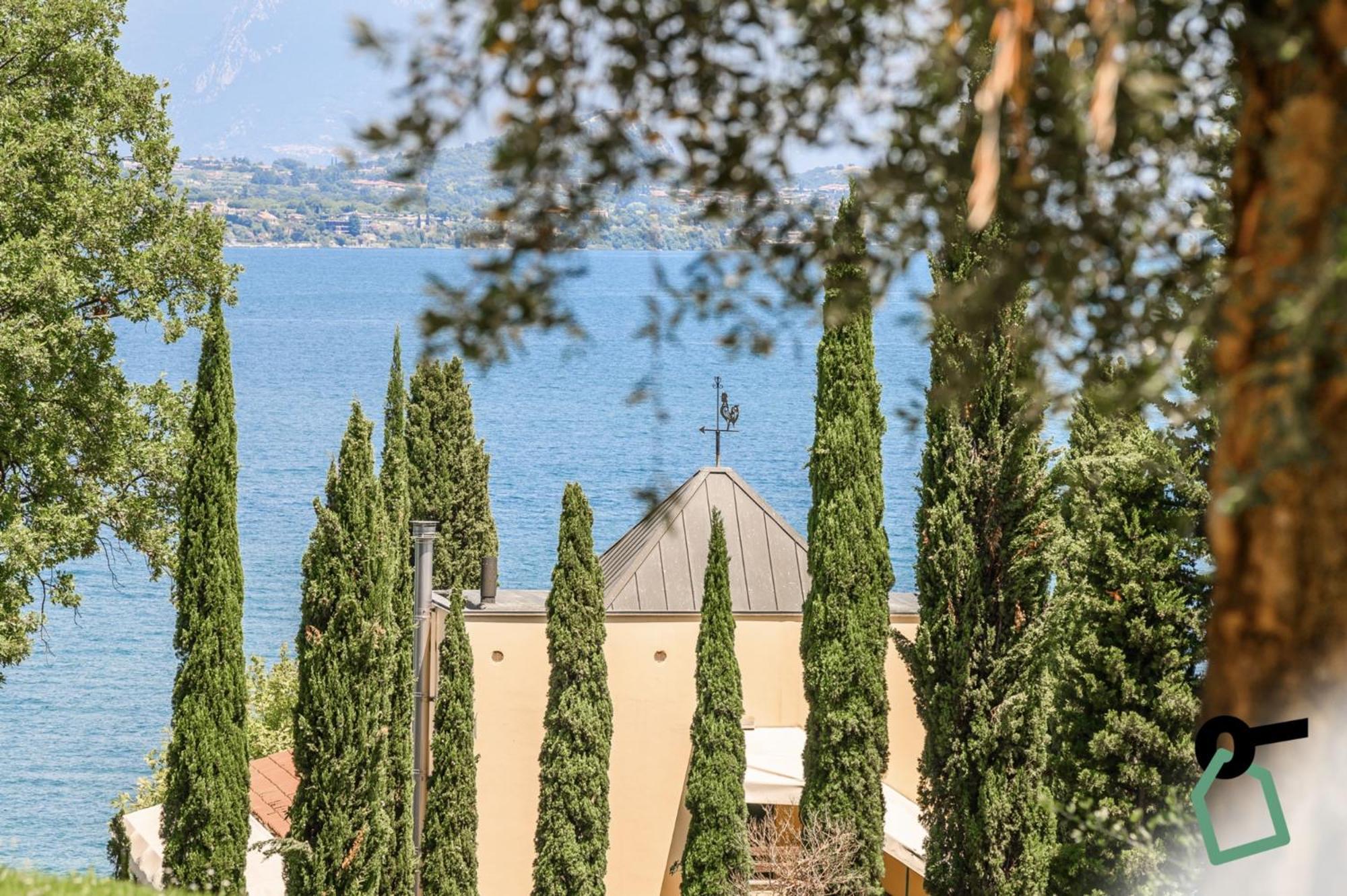 ديسينسانو ديل غاردا Hotiday Apartment Collection - Desenzano المظهر الخارجي الصورة